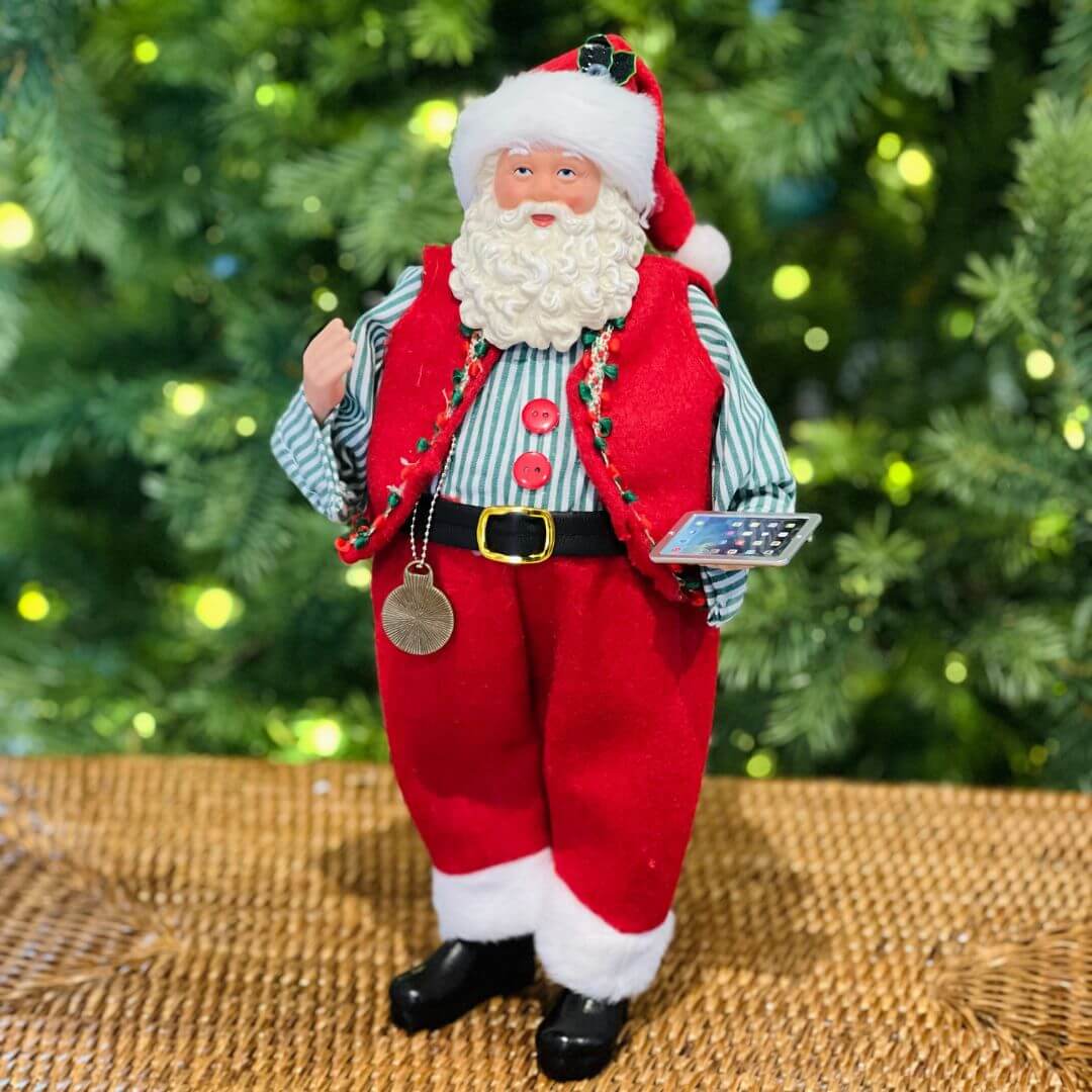 Papai Noel Lendo Jornal e Tablet– 28cm