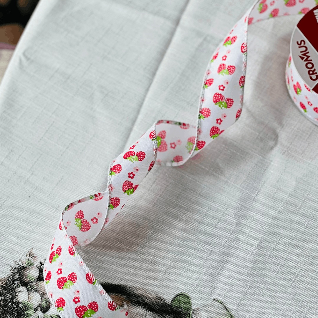 Fita Decorativa Aramada Morangos Branco e Vermelho 3,8cm x 9,14m