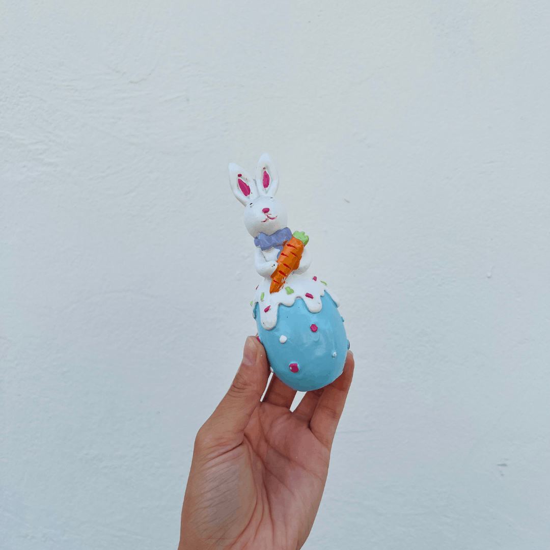 Coelho no Ovo Azul de Resina 12,5x5x4,7cm