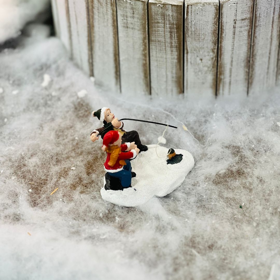 Cenário Natal Crianças Pescando 5,8x8,1x7,3cm