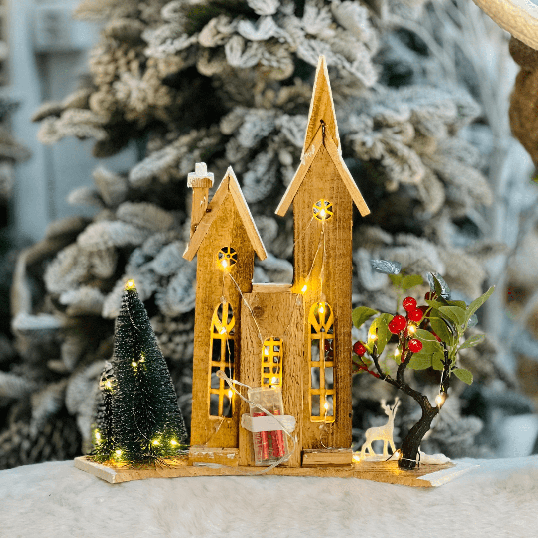 Casa Natalina Marrom Com Led de Madeira 43x25cm