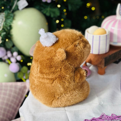 Capivara de Pelúcia com Coelho e Cupcake 26x15x15cm