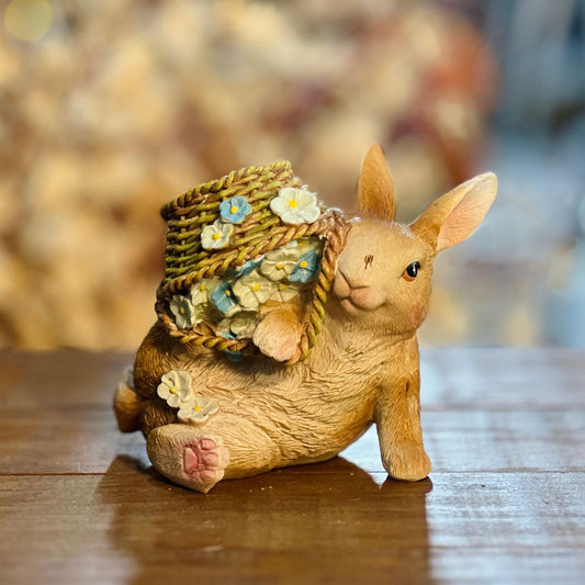 Coelho Sentado Com Cesta de Flores - 9cm