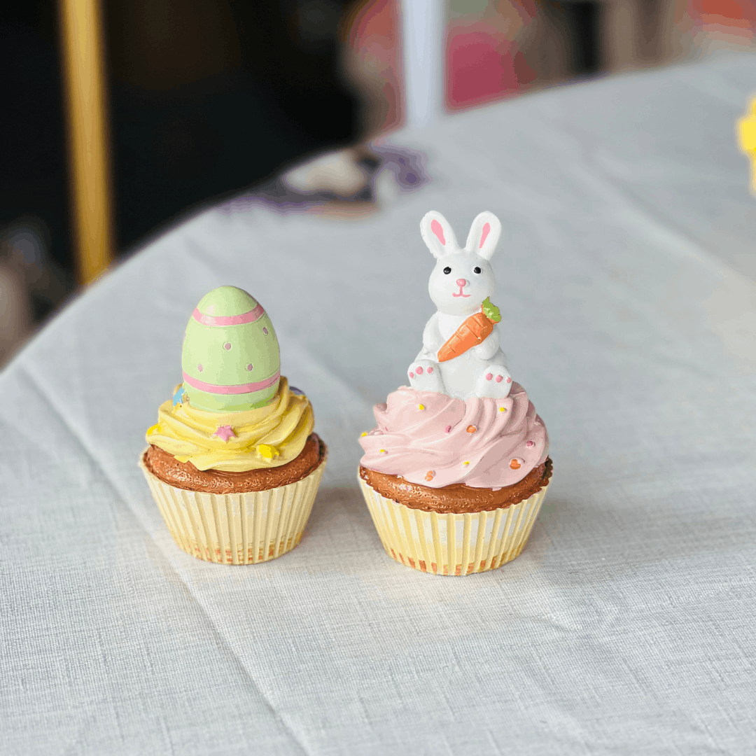 Cupcake Com Ovo Verde e Amarelo de Resina 9x6,2x6,2cm