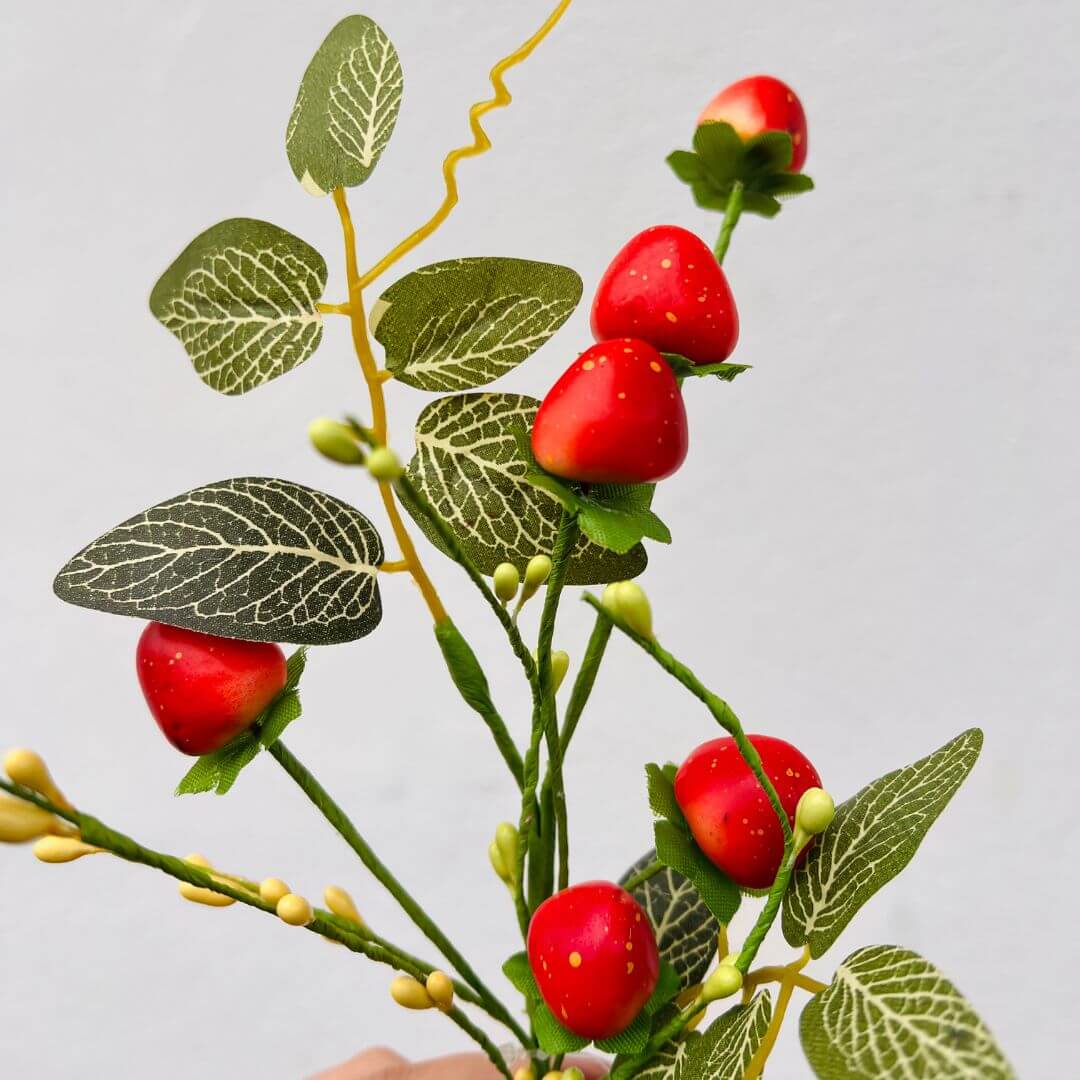 Galho Decorativo Morango Vermelho – 35cm