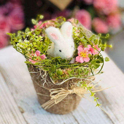 Vaso Decorativo Com Coelho e Flores - 15x15x20cm