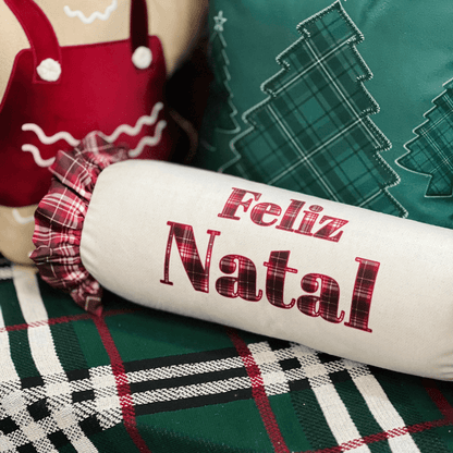 Almofada Feliz Natal Rolinho Com Babado 48x20cm