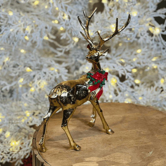 Rena Decorativa em Pé com Guirlanda de Azevinho – 37cm