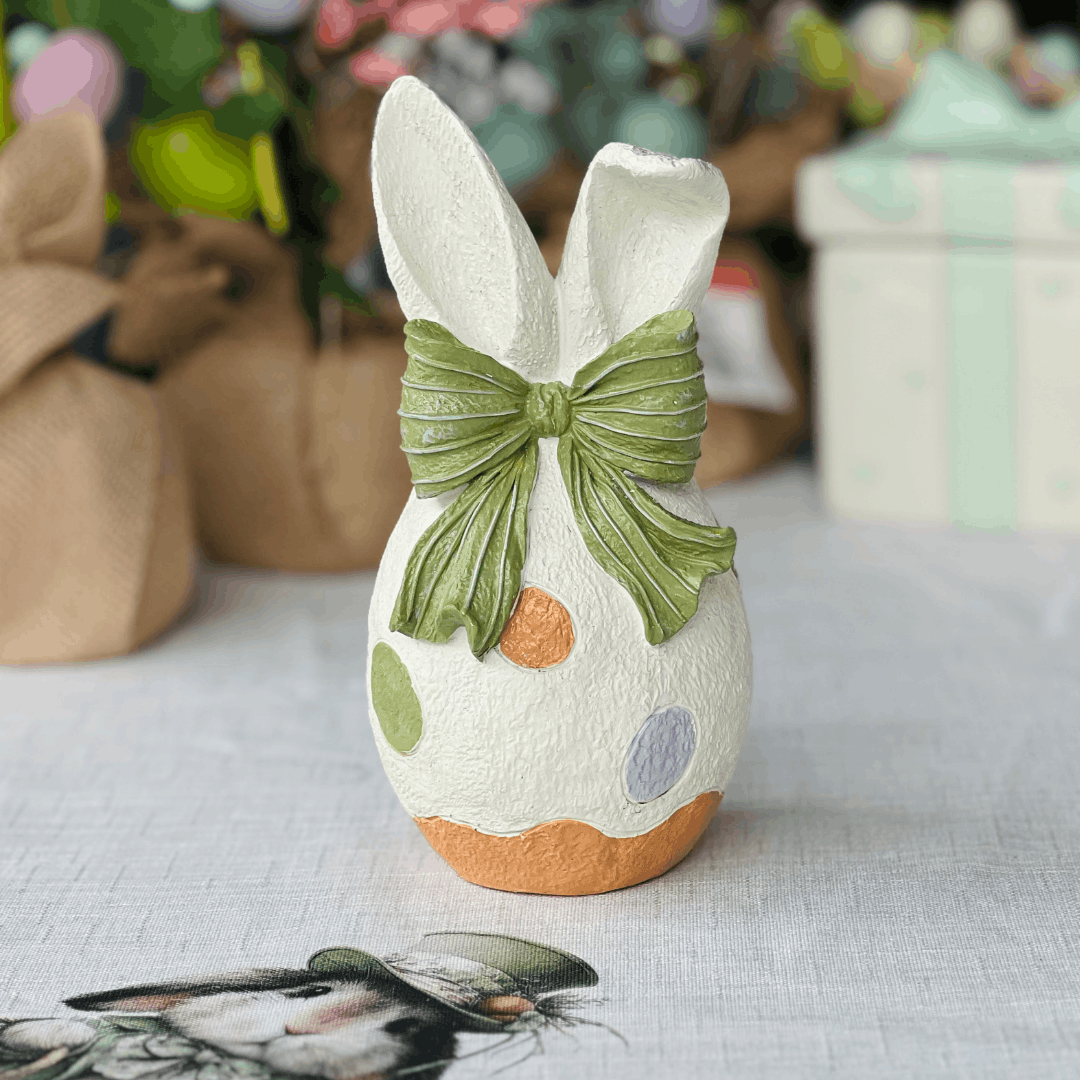 Ovo Com Orelhas e Laço Verde de Resina 19cm