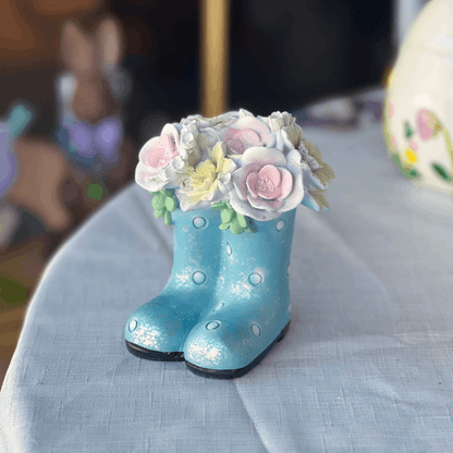 Bota Decorativa Com Flores Azul de Resina 12cm