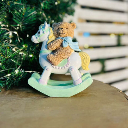 Resina Natal Urso no Cavalinho