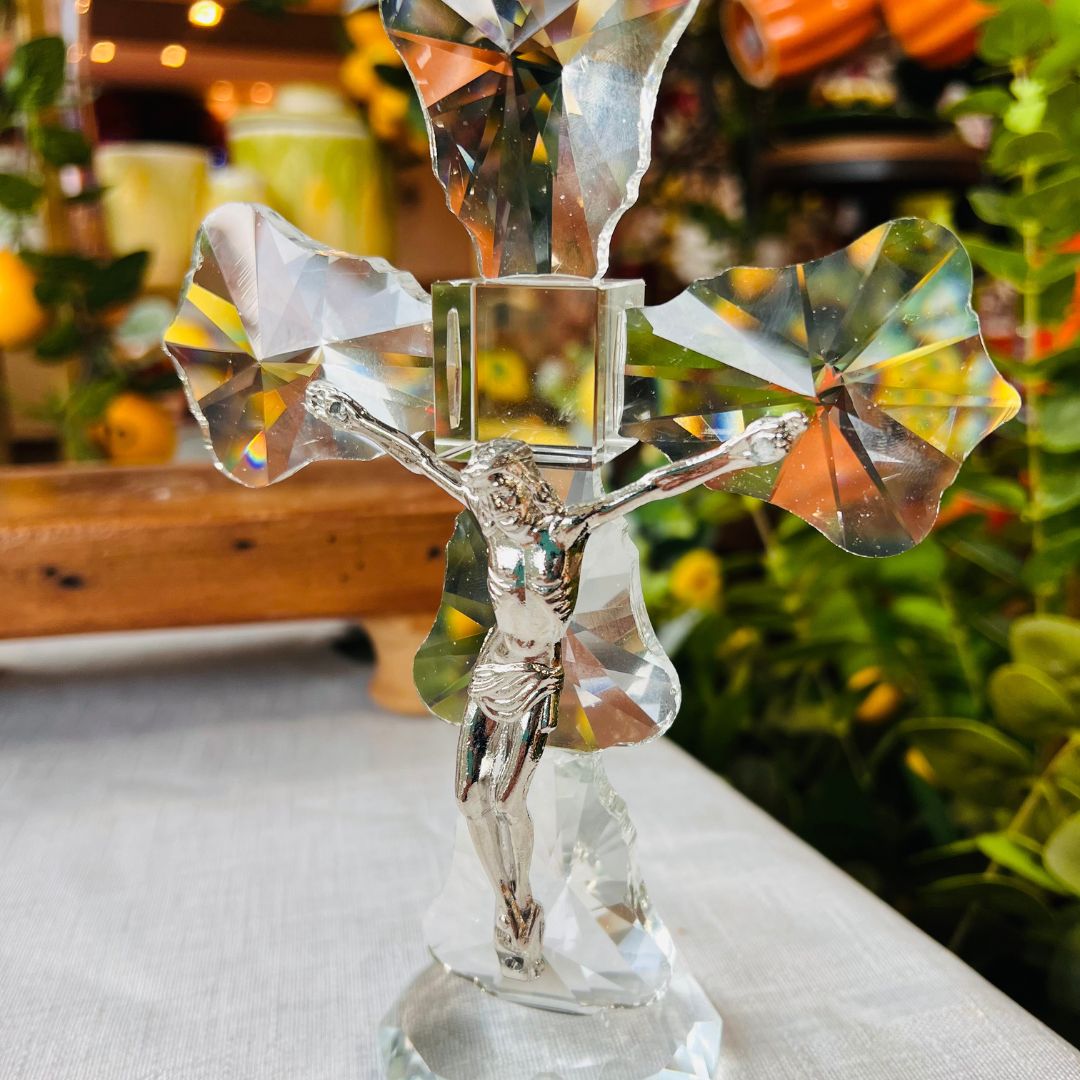 Crucifixo em Cristal Lapidado Ornamental com Base - 20cm