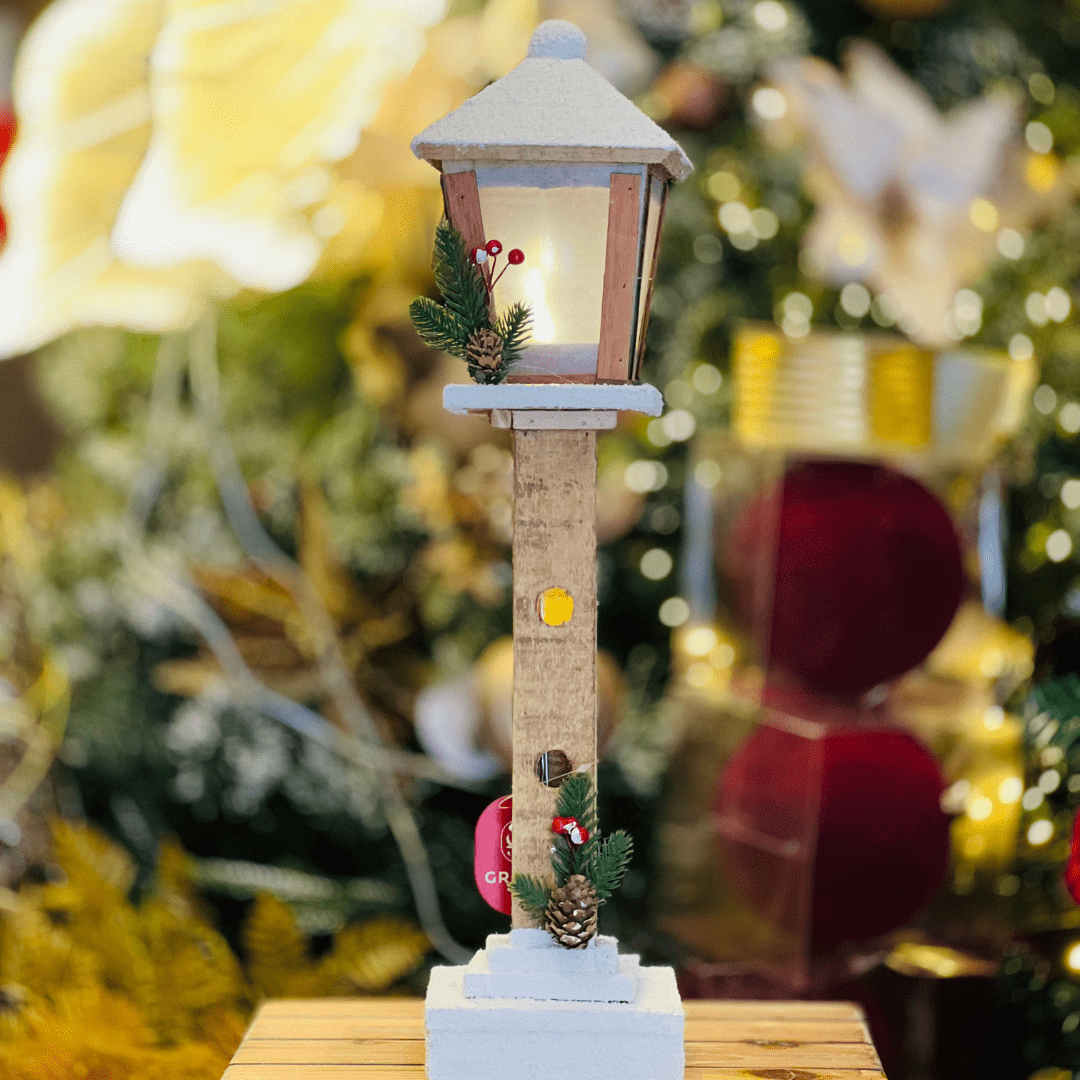 Poste de Madeira Natural Nevado Com Led 52cm - Pilha