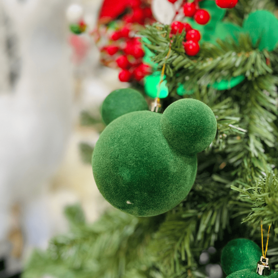 Jogo 2 Bolas Natalinas Mickey Verde Veludo 10cm