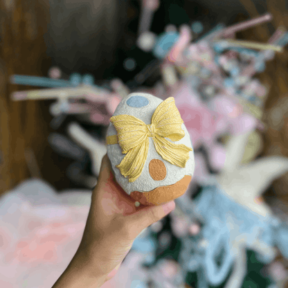 Ovo Com Laço Amarelo de Resina 13cm