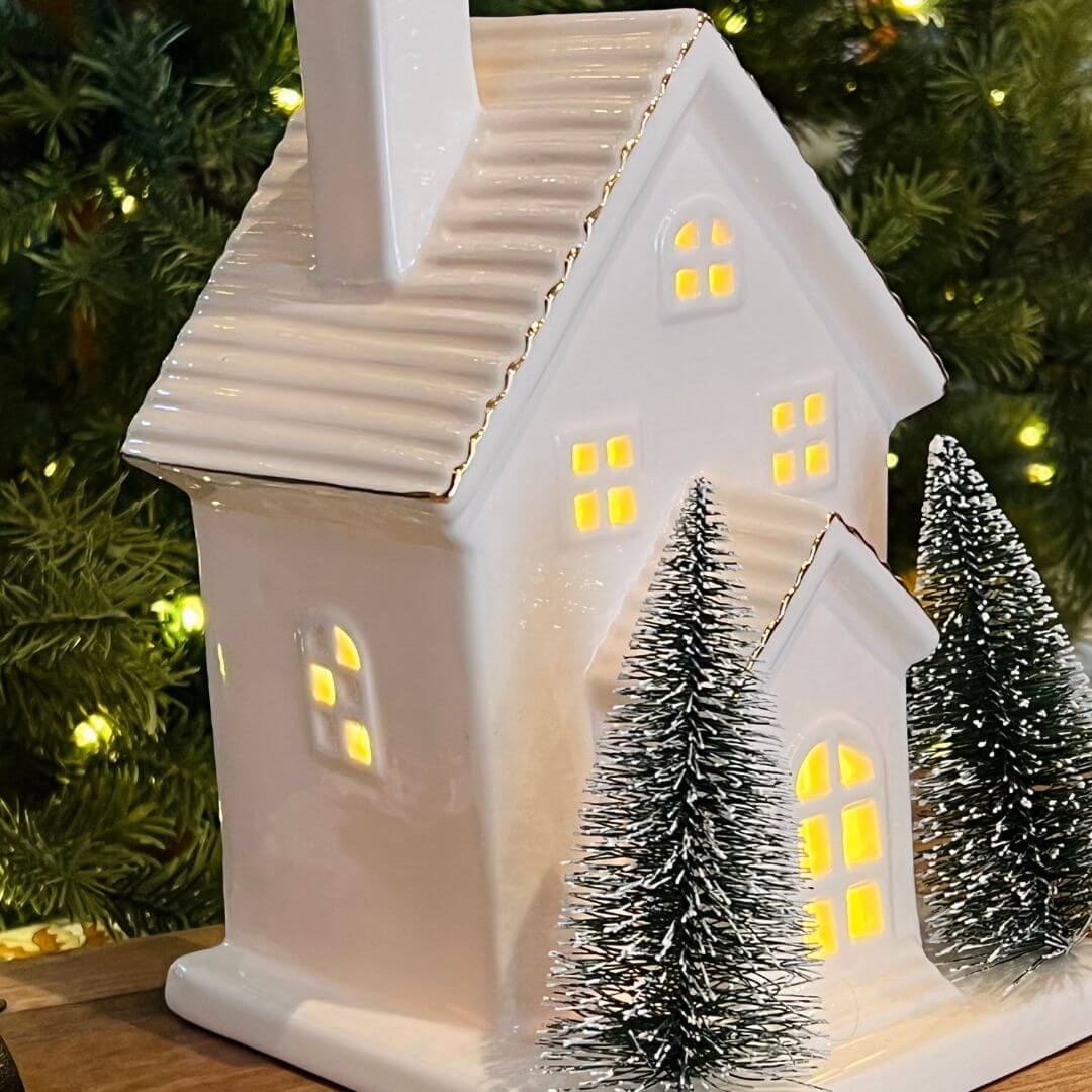 Escultura Casa Decorativa com LED – 21cm
