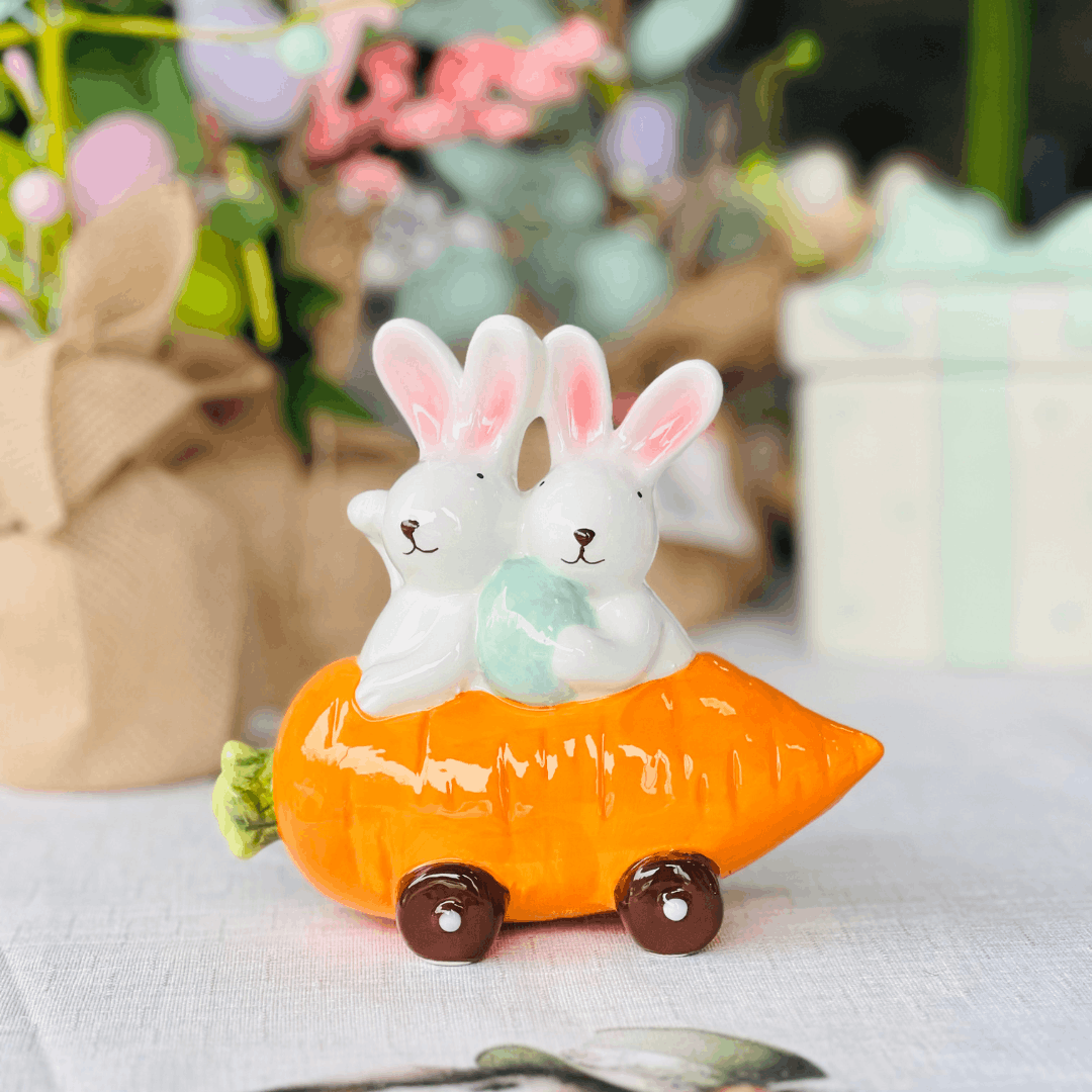 Coelhos no Carro de Cenoura de Cerâmica 14x15cm