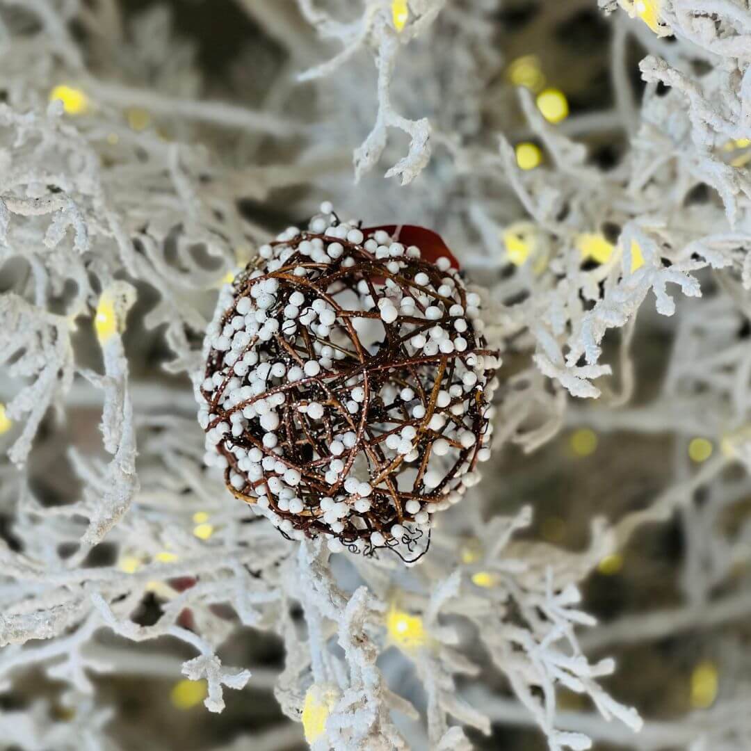 BOLA ARAMADA CIPÓ OCRE BRANCO - 10CM