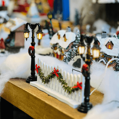 Mini Cerca Natalina Com Festão e Led Branco 16cm