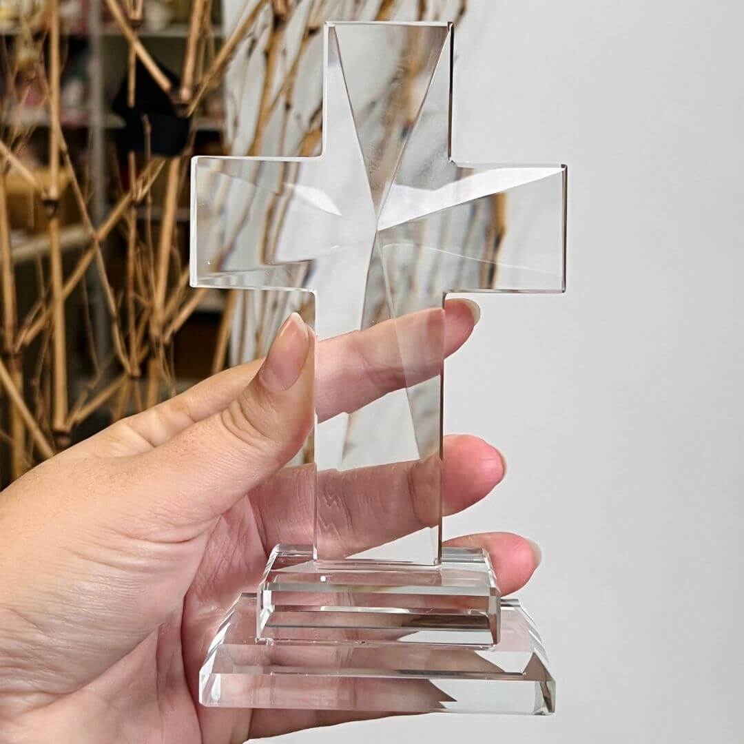Crucifixo em Cristal Lapidado com Base - 14cm