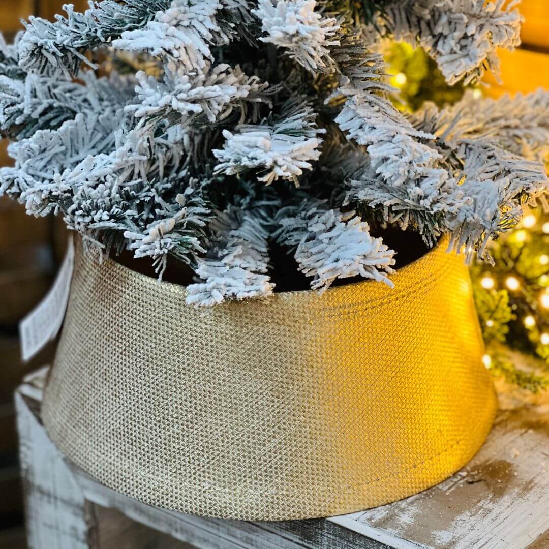 Saia para Árvore Rígida Dourada em Tecido – 30cm