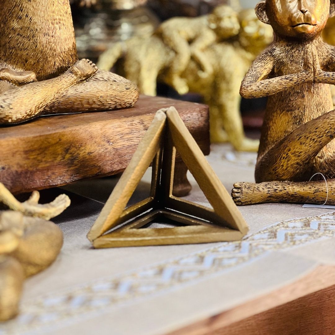 Escultura Triângulo Em Alumínio Pequeno - 12cm