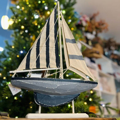 Escultura Decorativa em Madeira Barco à Vela – 53cm
