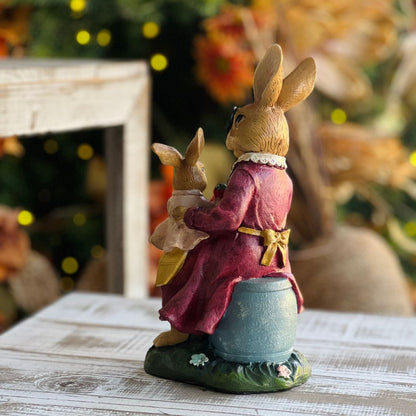 Mamãe Coelho e Filhote Com Morangos - 22cm