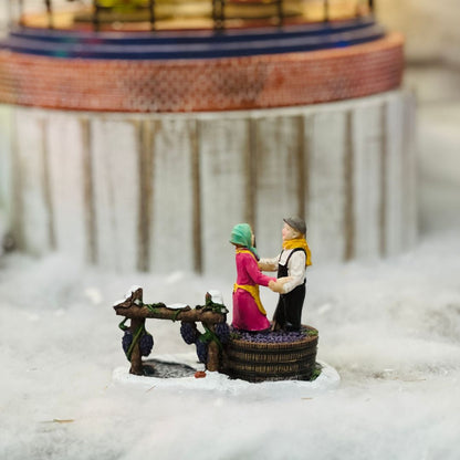 Cenário Natal Casal Fazendo Vinho 7,5x10x6,5cm