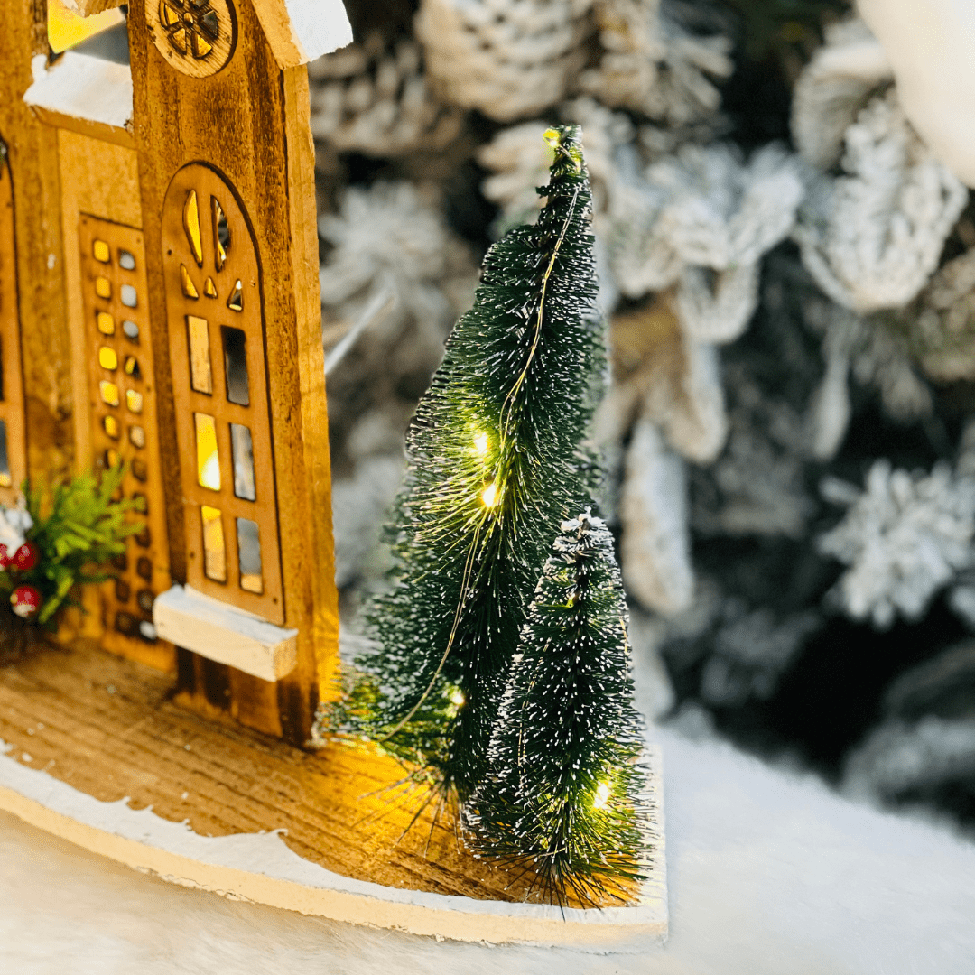 Casa Natalina Marrom Com Led de Madeira 43x25cm