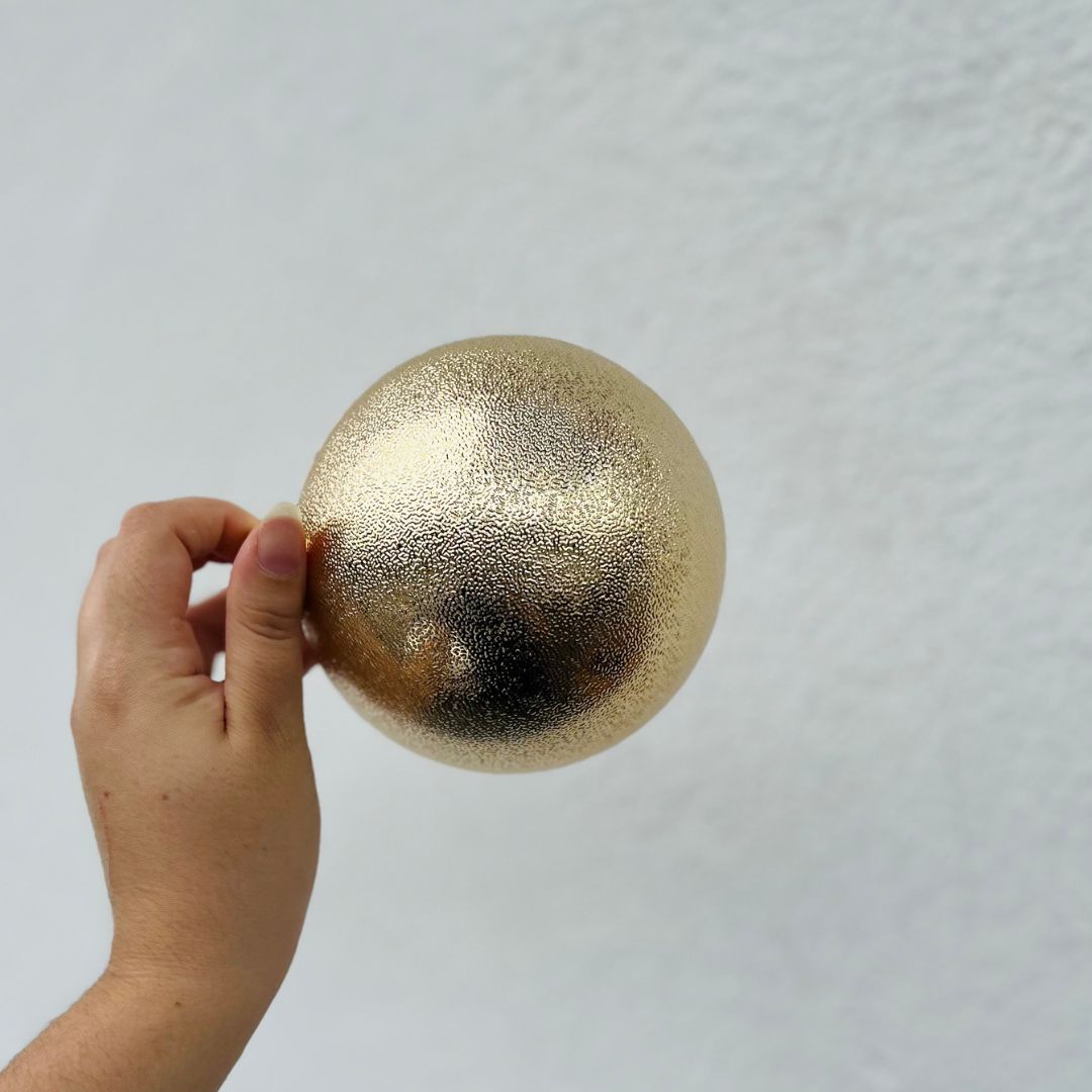 Bola Natalina Texturizada Dourada | 12 cm