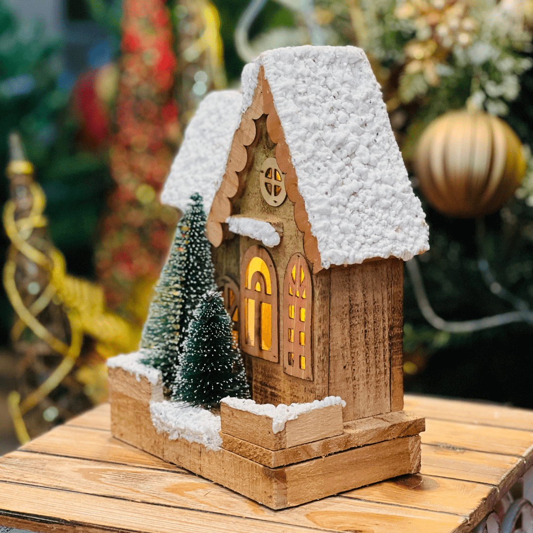 Casinha Com Led Natural Nevada de Madeira 27x19cm - Pilha