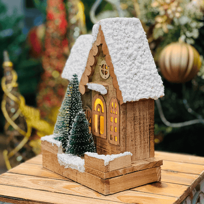 Casinha Com Led Natural Nevada de Madeira 27x19cm - Pilha