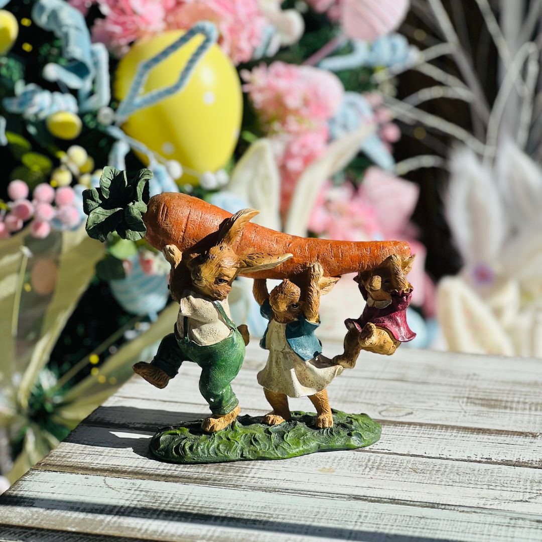 Coelhos Resina Segurando Cenoura - 20cm
