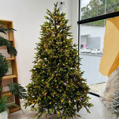 Árvore Natalina Boreal com LED – 210cm | 1.251 Galhos Siliconados | 400 LEDs | Pé de Ferro