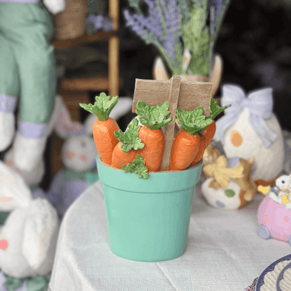 Coelho no Balde de Cenouras Decorativo de Resina 27,5cm