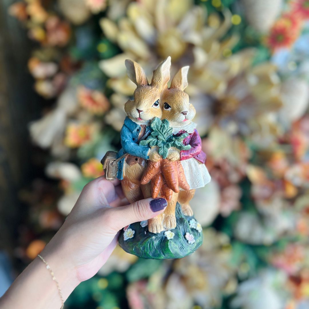 Casal de Coelhos Com Cenouras - 20cm