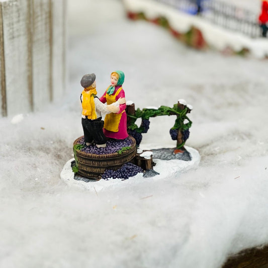 Cenário Natal Casal Fazendo Vinho 7,5x10x6,5cm
