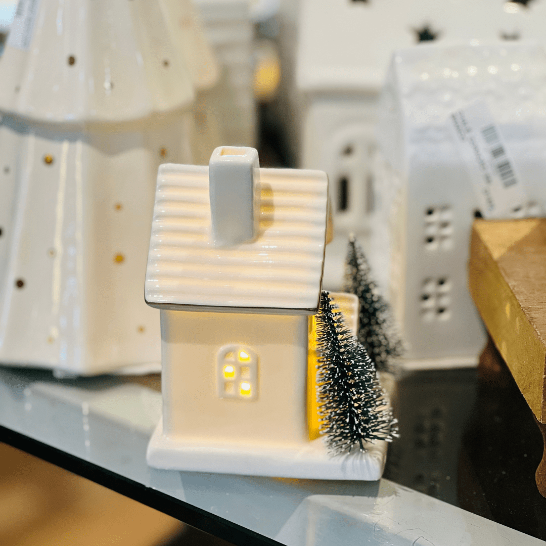 Casinha Decorativa Branca Com Led de Cerâmica 12,6x8,4x9,8cm