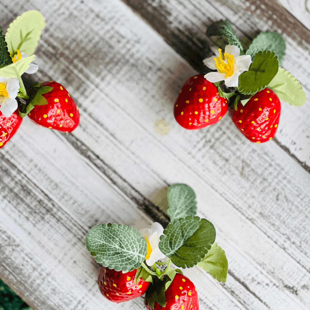Jogo 8 Peças Decorativas de Morango com Flores - 6cm