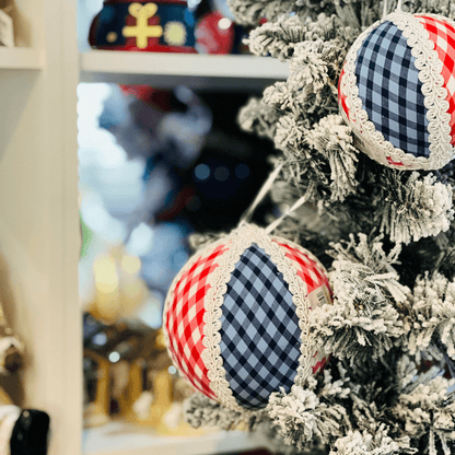 Bola Natalina Xadrez Azul e Vermelho 15cm - 1un