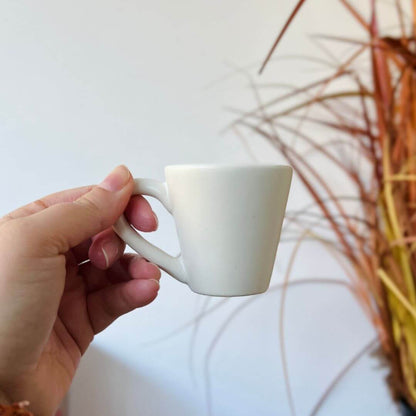 Xícara de Café com Pires Herbal