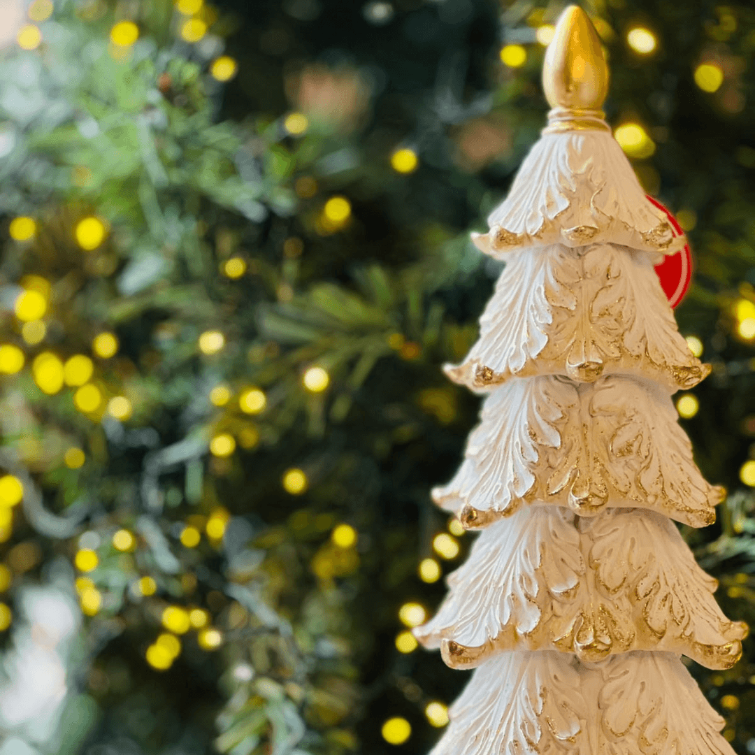 Decoração Mini Árvore Nevada Branca e Dourada – 41 cm