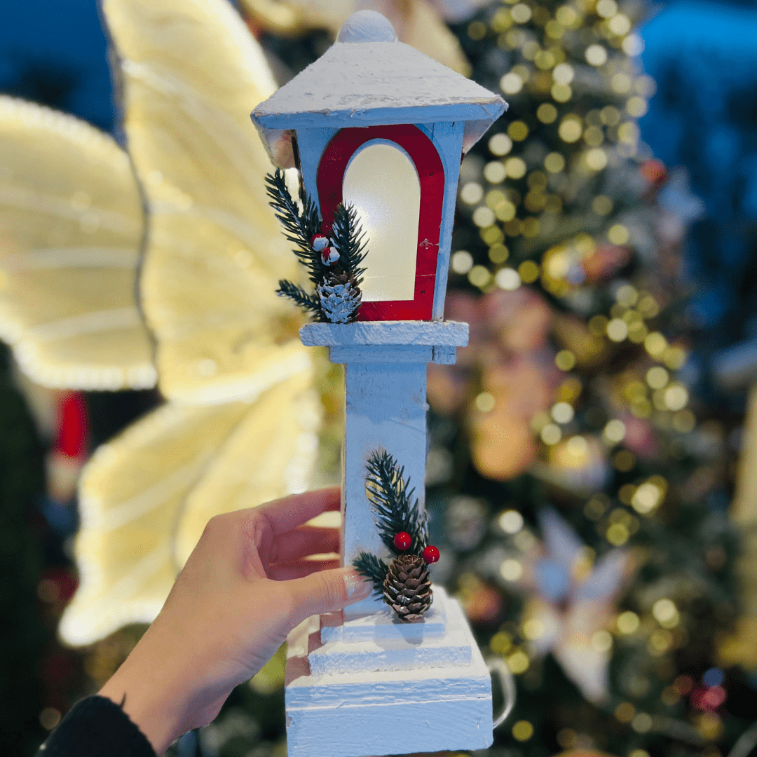 Poste de Madeira Com Led Vermelho e Branco 39cm - Pilha