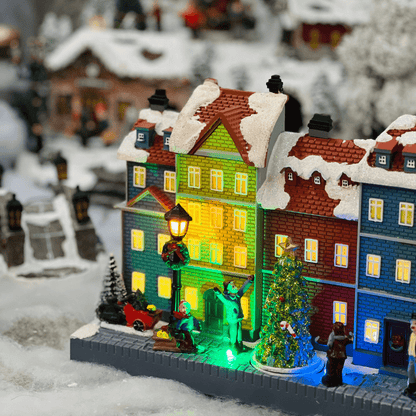 Vila Colorida Natalina Com Led e Movimento 28x9x20cm