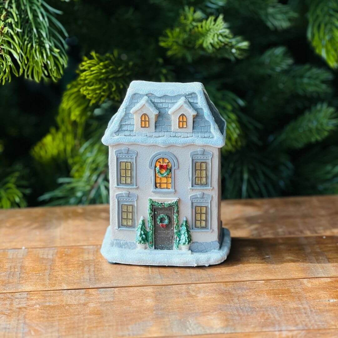 Casa Natalina em Polirresina com Luz LED | 13cm