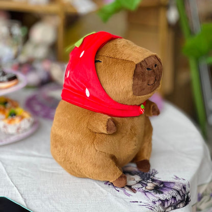 Capivara Pelúcia Touca de Morango - 30cm