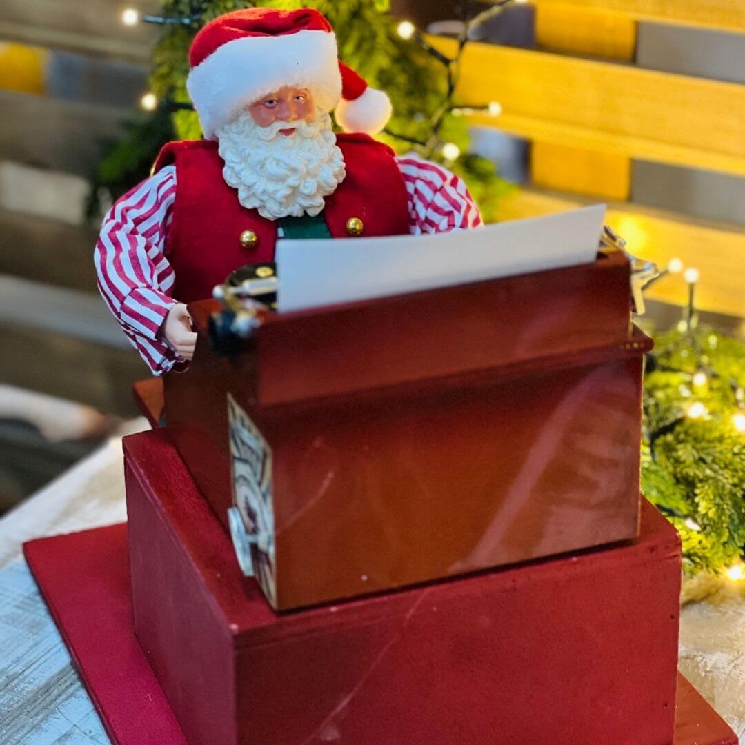 Papai Noel Escritor Decorativo – 28cm