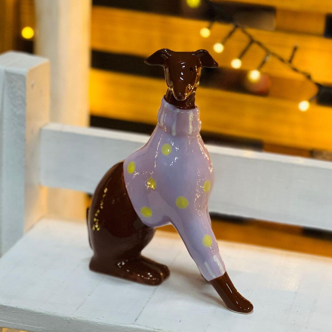 Cachorro Sentado com Suéter Poá – 19cm