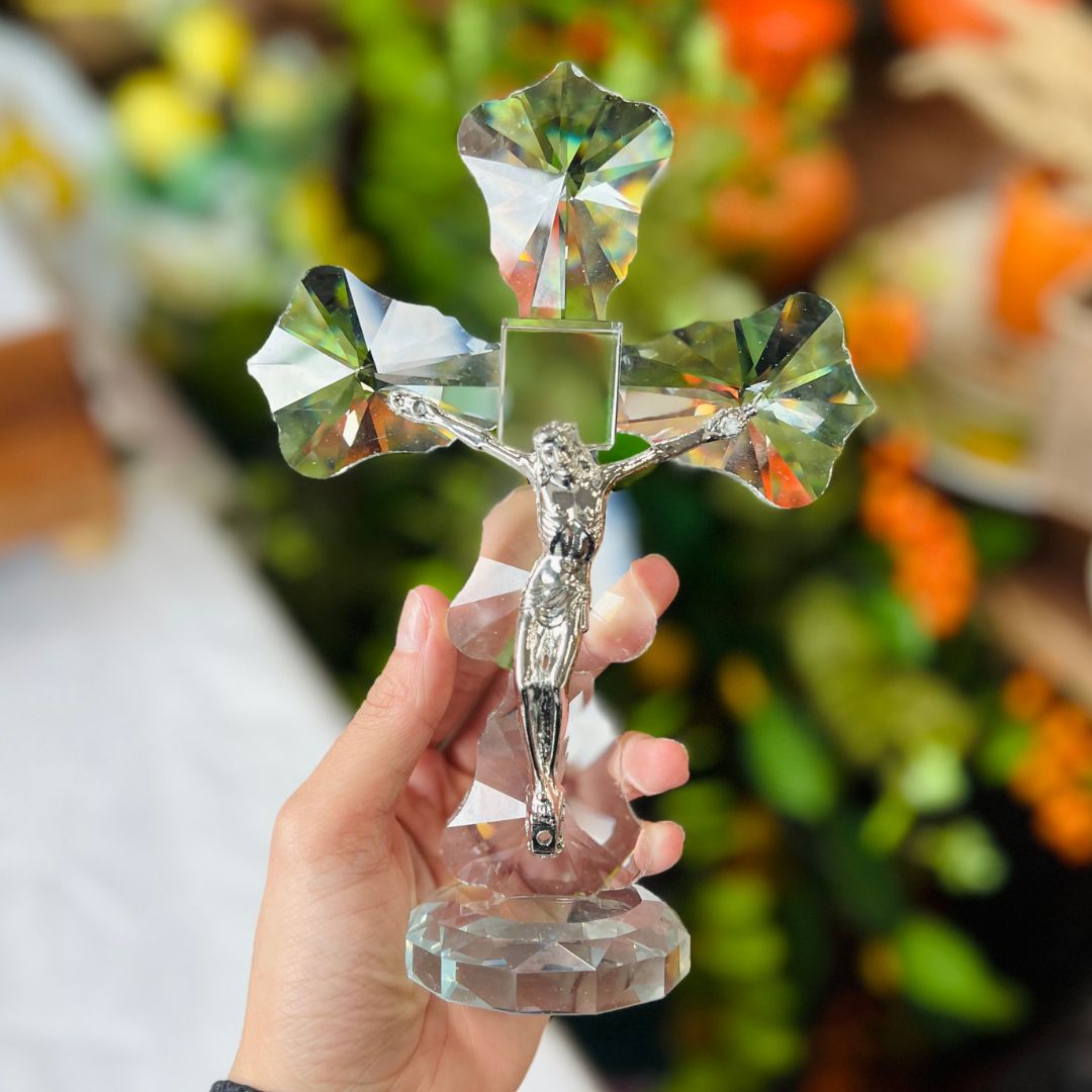 Crucifixo em Cristal Lapidado Ornamental com Base - 20cm